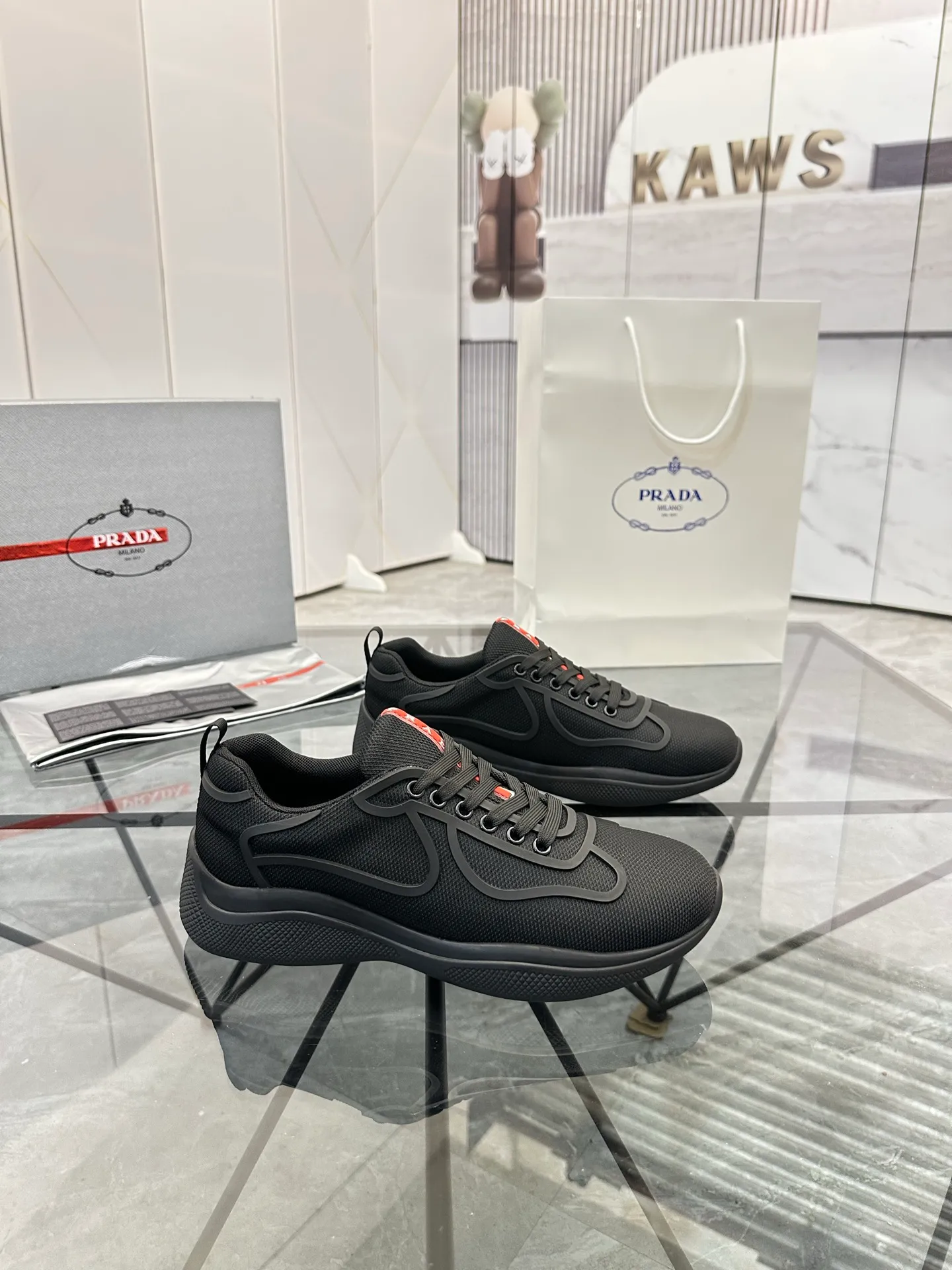 Men's shoes for sale💰: 💰P460¥ High-end top quality Product trademark: Prada * "Prada*" low-top casual shoes Regular size: 38-45 (can be customized to 46) Product materials: imported breathable fly knit upper, breathable lining, cowhide foot pads, original air cushion outsole. No.: 001